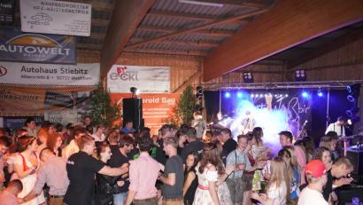Bild: Völkl, Franz [FVO] (waldthurn@t-online.de)
Bei der Sommerwiesn der KLJB Waldthurn war Stimmung angesagt