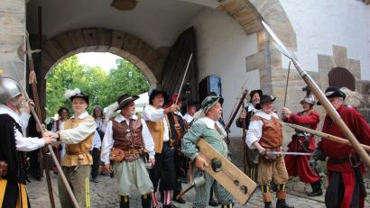 Bild: Dagmar Williamson
Die Stadtwache leistet beim Einbruch durch das Wingershofer Tor erheblichen Widerstand.