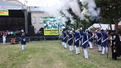 Bild: Ibl, Uwe [UI] (uwe.ibl@oberpfalzmedien.de)
Salut der Bürgerwehr zum  Abschluss des Festzuges beim Neustadt-Treffen in Polen