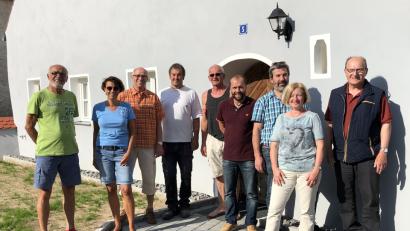 Bild: exb
Die CSU-Fraktion Kümmersbruck mit den Sanierern und Eigentümern des schmucken Anwesens: Nico Sticke und Wolfgang Schmidt (Mitte).