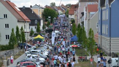Bild: dob
Auf der Flaniermeile vom Bahnhof bis zum Schloss Friedrichsburg drängen sich die Besucher.