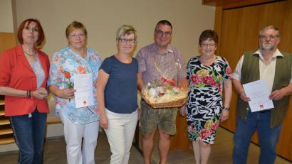 Bild: jr
Langjährige Mitglieder ehrte der SPD Ortsverein Pechbrunn-Groschlattengrün. Unser Bild zeigt (von links) Jutta Deiml, Silvia Schemm, Isgard und Andreas Forschepiepe, Brigitte Scharf und Thomas Schemm