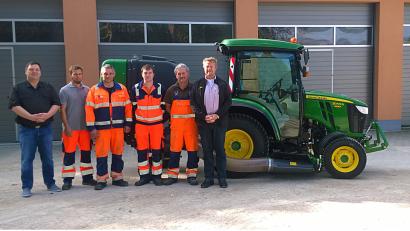 Bild: nib
Mit dem neuen John Deere hat der Fuhrpark der Gemeine eine sinnvolle Erweiterung erfahren.
