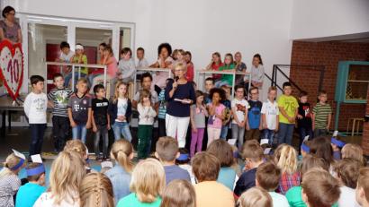 Bild: bkr
Rektorin Gudrun Lehner begrüßt Eltern und Schüler zum ersten Mathefest in der Grundschule