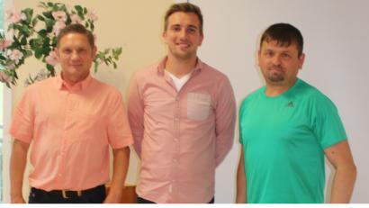 Bild: Neidl, Stefan [SNE] (neidl.stefan@gmx.de)
Sportlicher Leiter Roland Schreglmann, der künftige Co-Trainer Markus Kraus und Trainer Roland Lang (von links) freuen sich auf die neue Saison.