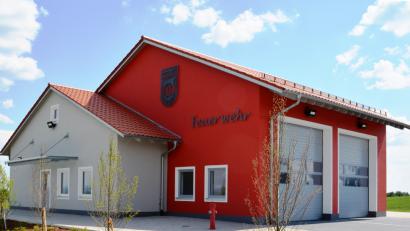 Bild: Schmola, Werner
Nach 3,5jähriger Bauzeit hat die Haberländer Feuerwehr größtenteils in Eigenregie ihr neues Feuerwehrhaus fertig gestellt. Nun wird es eingeweiht. Bild: sm