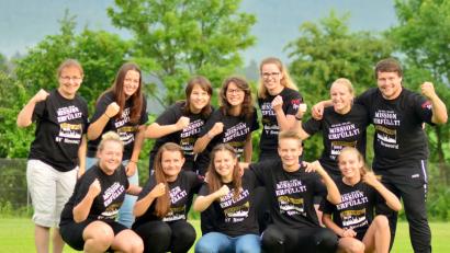 Bild: Beitrag, Externer
Die Kreisliga-Meister des SV Neusorg II. Auf dem Bild zu sehen sind: Nadine Bayerl (vordere Reihe von links), Daniela Veigl,  Marina Bauer, Julia Sticht, Tamara Kugler, sowie Eva König (hinten von links), Regina Zahn, Manuela Lotter, Hanna Böhm, Tanja Heinl, Annalena Sticht und Trainer Tobias Prechtl.