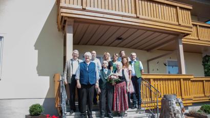 Bild: cfd
Auch Dritte Bürgermeisterin Heidi Eckl gratulierte Anton Kreckl zum 90. Geburtstag. Umgeben von seiner großen Familie freute sich der Rentner auf die anschließende Feier.