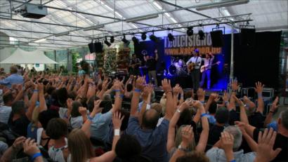 Bild: wro
„I Dolci Signori“ begeisterten bereits vor einem Jahr das zahlreiche Gwäxhaus-Publikum, das sich auch am Samstag wieder auf einen Live-Auftritt der mitreißenden Künstler freuen darf.