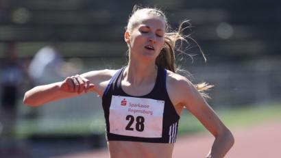 Bild: Kiefner
Ausgepowert im Ziel: Corinna Schwab lief in Regensburg im 400-Meter-Rennen der Frauen in 53,31 Sekunden auf Platz zwei.