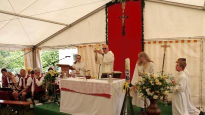 Bild: (ads)
Höhepunkt der Gailoher Kirchweih anlässlich des Patroziniums der kleinen, schmucken Dreifaltigkeitskapelle dort war sicherlich die Festmesse, bei der Pfarrer Alois Berzl auf das ewige Geheimnis der Heiligen Dreifaltigkeit einging.