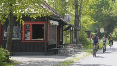 Bild:  [WSB]
Direkt neben dem Fünf-Flüsse-Radweg liegt der Theuerner Radlbahnhof.