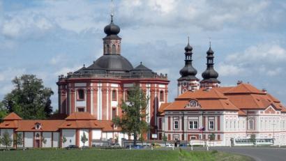 Bild: Beitrag, Externer [EXB] (kontakt@oberpfalznetz.de)
In der Propstei Mariánská Týnice (Region Pilsen) ist am Freitag, 9. Juni, Konzertpremiere des Projektorchesters „BBB 2018“ unter Leitung von Josef Blank im Rahmen der Eröffnung des Sommerfestivals Barock.