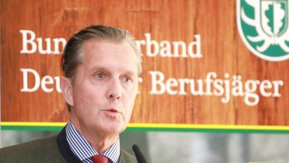 Bild: njn
In einem Festvortrag bei der Mitgliederversammlung des Bundesverbandes Deutscher Berufsjäger spricht Baron Eberhard von Gemmingen-Hornberg über das Thema "Berufsjäger in der Land- und Forstwirtschaft".