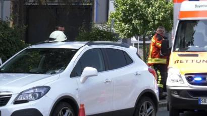 Bild: rw
Das Kinderfahrrad unter dem Auto lässt Schlimmes befürchten. Doch ein fünfjähriges Mädchen erleidet beim Zusammenstoß glücklicherweise nur leichte Verletzungen.
