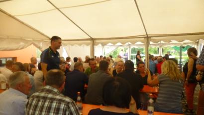 Bild: Frischholz, Ernst [FZ]
Die Besucher fühlten sich wohl beim Pfarrfest in Bechtsrieth