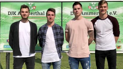 Bild: RBA
Noch in "Zivil", bald aber im Trikot der DJK Ammerthal: Die Neuzugänge (von links) Daniel Gömmel (FC Amberg), Tobias Särchinger (SG Quelle Fürth), Maximilian Höhenberger (SG Quelle Fürth) und Sebastian Zecho (Baiersdorfer SV).