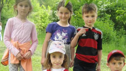 Bild: no
Den Erstklässlern und den Vorschulkindern bereitet der gemeinsame Wiesentag viel Freude.