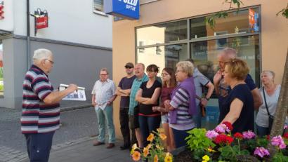 Bild: KSA
Mit Ehrenmitglied Erwin Kraus unternahmen die GSG'ler einen Stadtspaziergang.
