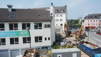 Bild: Schönberger, Gabi
Die Bagger stehen seit Montag beim AOK-Gebäude.