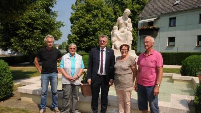Bild: Gebhardt
Sie sind stolz auf das Ergebnis: Roland Greipel, Maria Schütz, Bürgermeister Michael Göth, Gunda Sigl und Erwin Schötz (AKV, von links).).