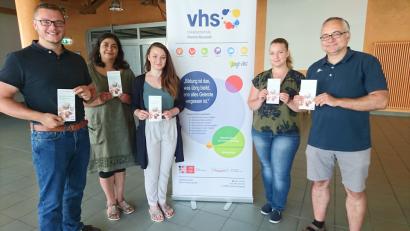 Bild: Michaela Lowak
Langweile in den Ferien? Maximilian Schultz, Wasiliki Olbrich-Bozuka, Greta Reichert, Stefanie Freitag und Harald Krämer präsentieren das neue Betreuungsprogramm