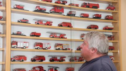 Bild: Thomas Dobler
Eine beachtliche Sammlung an Modellfahrzeugen aus dem Feuerwehrbereich hat Günter Karl in den letzten Jahren zusammengetragen.