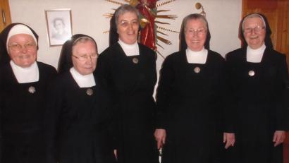Bild: exb
Die Mallersdorfer Schwestern (von links) Adelgund, Loreta, Simona, Clarena und Helmtraud verlassen Ende des Monats Tirschenreuth..