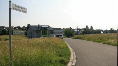 Bild: wro
Die Grundstückspreise am „Sonnenhang“ bleiben bis auf Weiteres stabil. Dafür sprachen sich die Markträte geschlossen aus.