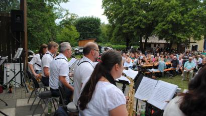 Bild: Gaby Glaubitz
Die "Metro Jazz Band" spielt vor eindrucksvoller Publikumskulisse.