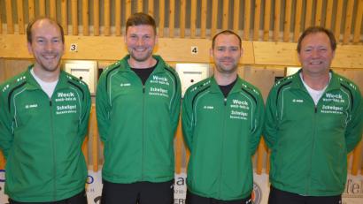 Bild: jr
Das Meisterquartett der Königshüttener Schützen (von links) mit Thomas Heindl, Peter Härtl, Thorsten Härtl und Erwin Härtl stieg erstmals in die Bezirksliga Nord auf. In den Aufstiegskämpfen wurden Vohenstrauß und Preißach besiegt.