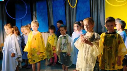 Bild: do
Mit dem Musical „Fremde werden Freude“ setzen die Kindergartenkinder aus Speinshart und Tepl ein Zeichen der Völkerverständigung. Die Geschichte ist mit Blick auf die Krisenherde in der Welt und die Flüchtlingsbewegungen aktueller denn je.