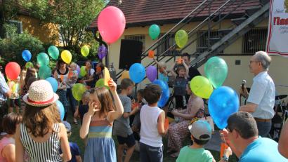 Bild: ral
Luftballonwettfliegen auch nach über 30 Jahren immer noch beliebt bei den Besuchern des Pfarrfestes