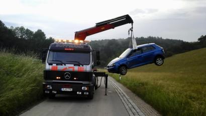 Bild: Auer, Alexander
Der einschlägig polizeibekannte Unfallfahrer war nicht nur alkoholisiert unterwegs, der Wagen war zudem nicht sein Eigentum.