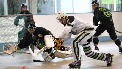 Bild: Büttner, Gerhard (autor_btg@zeitung.org)
Torfrau Lena-Maria Völkl hielt hinten den Kasten sauber, vorne trafen die Mannschaftskollegen regelmäßig, so dass am Ende die Pleystein Piranhas mit 24:3 gegen die Nürnberger Knights gewannen.