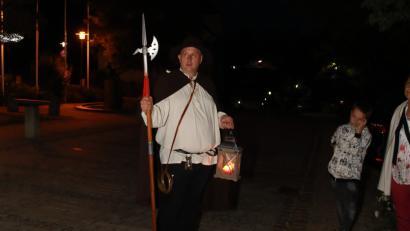 Bild: njn
Mit dem Nachtwächter ging es auf seinem Rundgang durch die Straßen der Stadt.