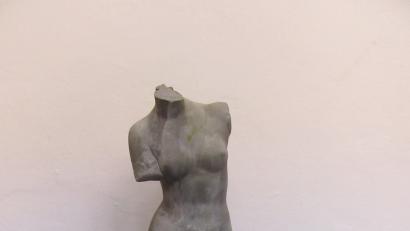 Bild: Polizeiinspektion Regensburg-Süd
Die Polizei hat in Regensburg diese Statue gefunden und sucht nun nach dem Besitzer.