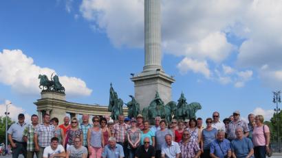 Bild: do
Die Ungarnfahrt der Krieger- und Soldatenkameradschaft Speinshart wurde für die Reiseteilnehmer zu einem einmaligen Erlebnis. Unser Bild zeigt die Reisegruppe am Heldenplatz in Budapest.