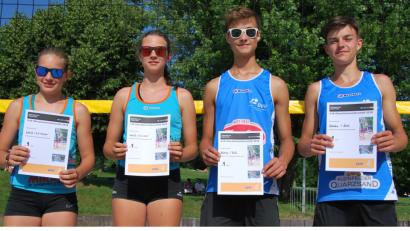 Bild: gsp
Die U18-Meister im Beachvolleyball: (von links) Lotta Weiß, Samira Winkler,  Marco Nanka und Julian Zoll.