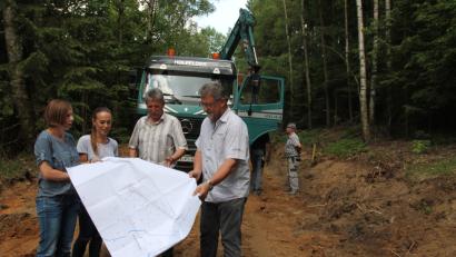 Bild: pi
Die Verantwortlichen freuen sich über den Fortgang der Bauarbeiten.