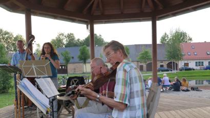 Bild: jzk
Hans Liedtke, Katrin Zink, Roland Amm und Siegfried Zaus (von links) ist die Freude am Musizieren anmerken.