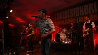 Bild: Robl, Werner
Mit „Azzurro“-  ihrem Musical - gastieren die Jungs auch auf den Bühnen. Kostproben daraus waren in Güttern zu hören.