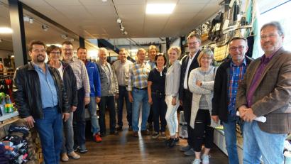 Bild: exb
Die Besuchergruppe der SPD Hahnbach mit Vorsitzender Hermine Koch (Zweite von links) sowie  Kerstin Schön und Richard Götz (Fünfte und Vierter von rechts).