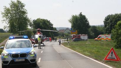 Bild: wro
Eine Autofahrerin übersieht bei Falkenberg beim Abbiegen einen Motorradfahrer. Er musste mit dem Rettungshubschrauber ins Krankenhaus geflogen werden.