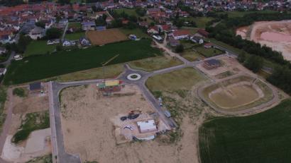 Bild: ads
Im August soll die Erschließung des Baugebiets Ostfeld 1 abgeschlossen sein.