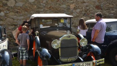 Bild: dob
Die Begeisterung für das alte Blech ist nach wie vor riesig und der Oldtimer-Boom scheint längst nicht vorbei.