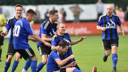 Bild: Alfred Schwarzmeier [AF] (alfred.schwarzmeier@oberpfalzmedien.de)
Bayernligaabsteiger SpVgg SV Weiden möchte in der kommenden Saison wieder jubeln. Die Schwarz-Blauen treten wie Nachbar SV Etzenricht und Aufsteiger SpVgg Pfreimd in der Landesliga Mitte an.