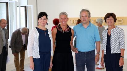 Bild: Götz
Bei der Ausstellungseröffnung im Oberpfälzer Künstlerhaus im Gespräch:  Bildhauer Joseph Stephan Wurmer (Zweiter von rechts) mit  Bürgermeisterin Ulrike Roidl (rechts), Künstlerhaus-Leiterin  Andrea Lamest und Barbara Leicht (Zweite von rechts).
