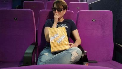 Bild: doz
Organisatorin Julia Schnorrer hat für das Kurzfilmfestival in Schwandorf schon etliche Filme gesichtet. Spannende, lustige, herzergreifende - es ist alles dabei.