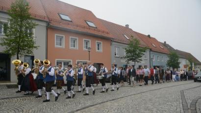 Bild: bey
Der Kirchzug eröffnete die Sommer-Kirchweih.